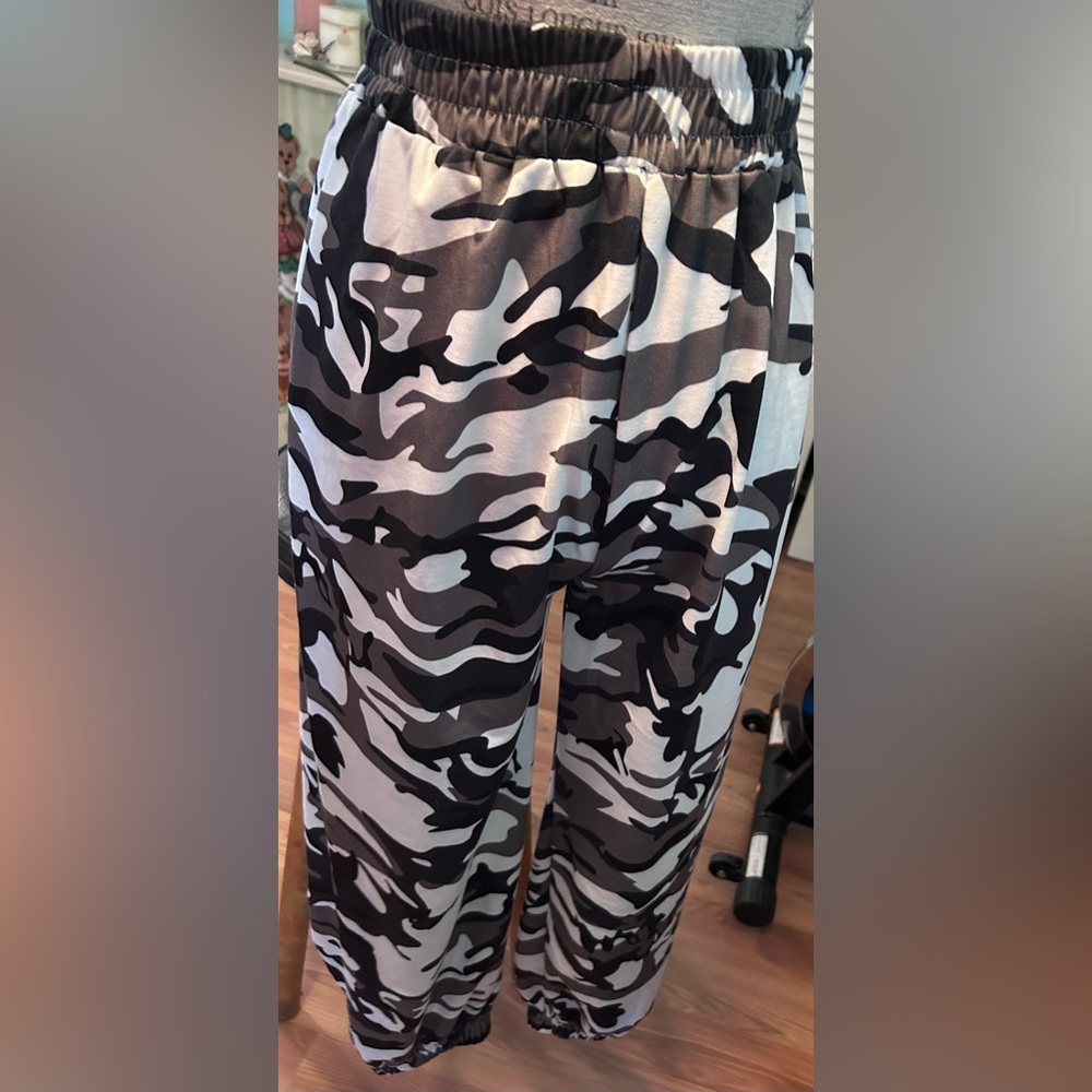 Very comfortable camouflage joggers.
